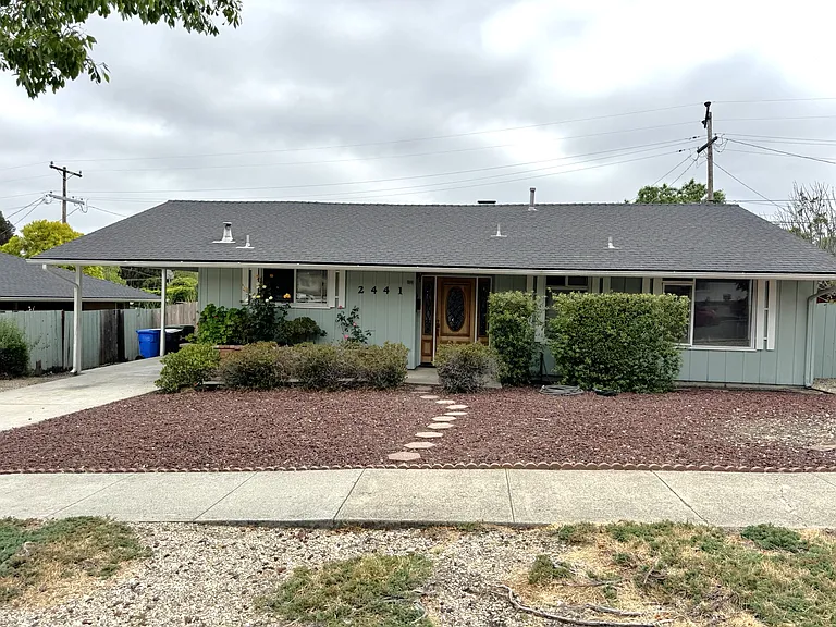2441 Helena St — Photo 6