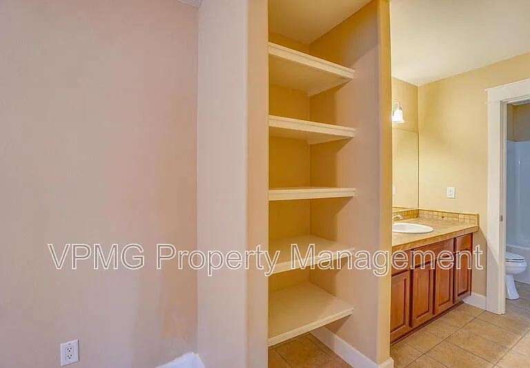 1403 SE 194th Pl — Photo 40