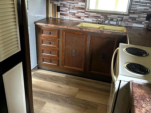 5th image of 185 Oyster Ln