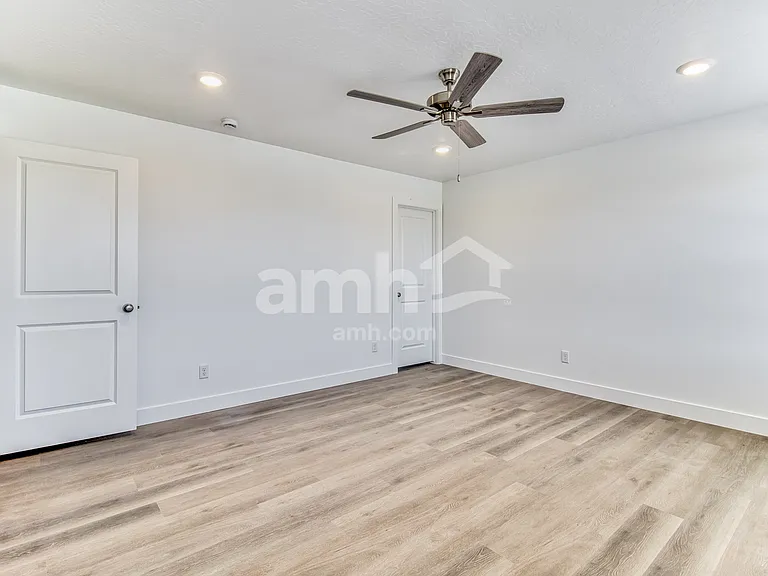 7693 S Castleton Ln — Photo 5
