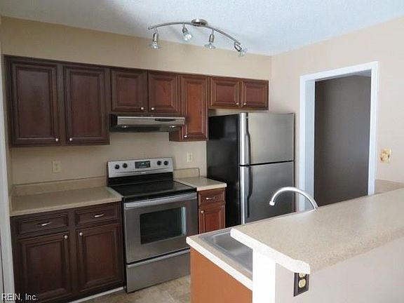 4th image of 35 Hard Wood Dr
