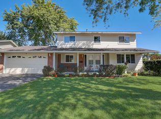 98 Kenilworth Ave, Elk Grove Village, IL 60007