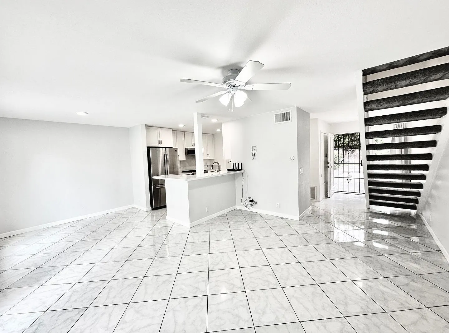 For Rent - Charming Poway 2br/1.5 Ba Full Remodel Townhome Privately Located With A Fenced Backya... — Photo 4