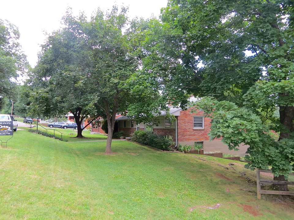 1st image of 3629 Parkwood Dr