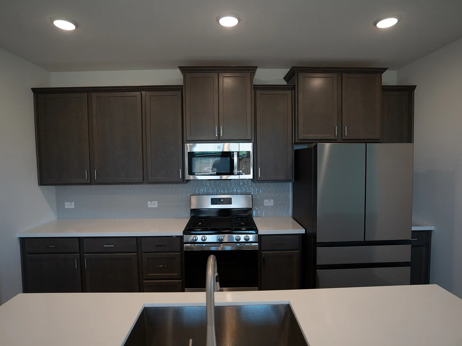 3 bed, 2.5 bath, 1914 sqft, $2,395 — Photo 3