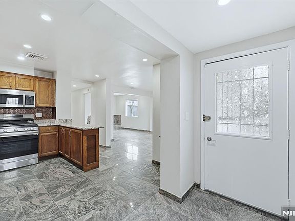 3rd image of 220 5th St