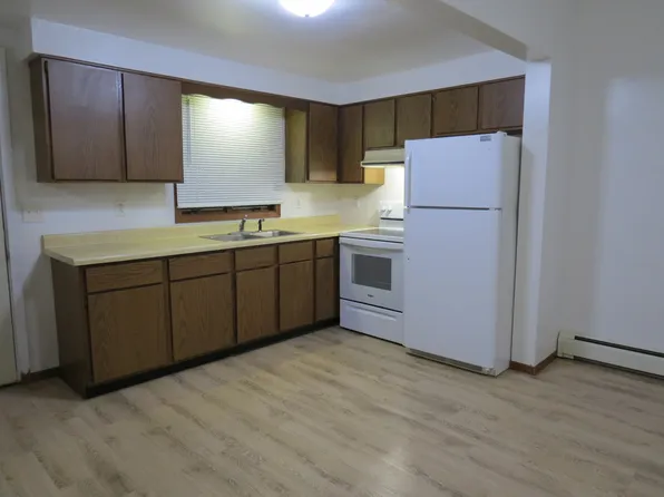 142 East St APT A, Potosi, WI 53820