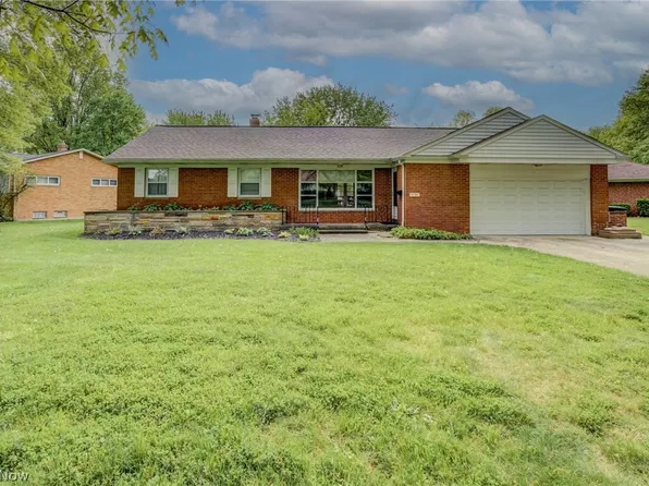 5790 Alberta Dr, Lyndhurst, OH 44124