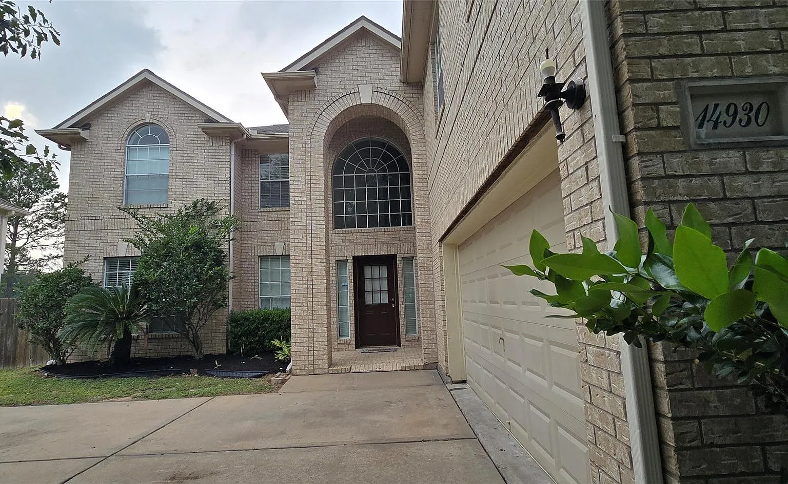 5 bed, 3.5 bath, 4406 sqft, $3,495 — Photo 2