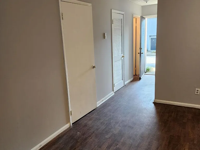 Fox Run Apartments — Photo 11