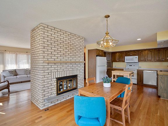 5th image of 3521 Interlachen Dr NE