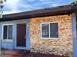 2900 NW 5th Ct — Photo 2
