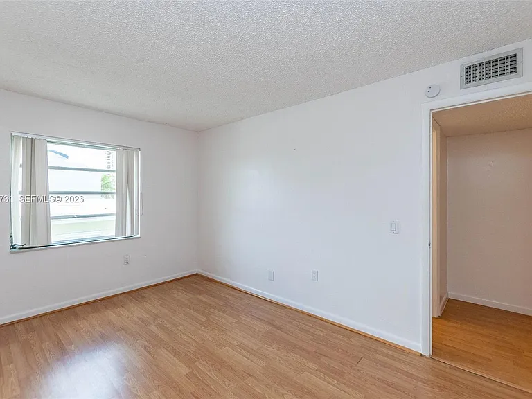 3862 NE 171st St #B — Photo 30