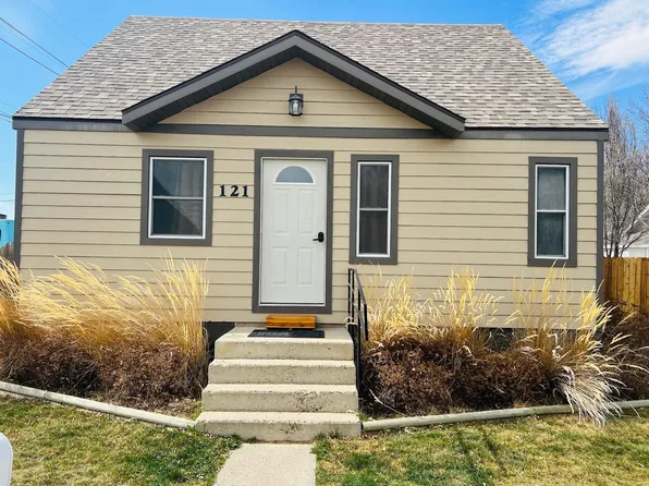 121 N 13th St, Worland, WY 82401