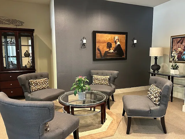 400 Washington Ave #210 — Photo 2
