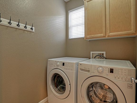 5th image of 332 Heritage View Ter