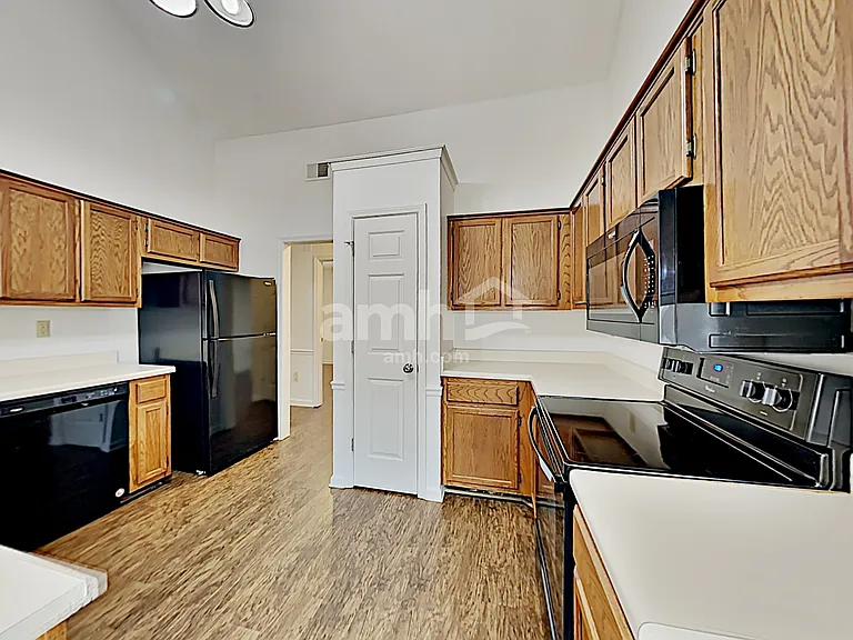 4135 Meadowfield Ln — Photo 3