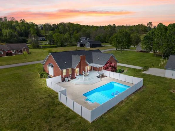 55 Candi Brook Ln, Corbin, KY 40701