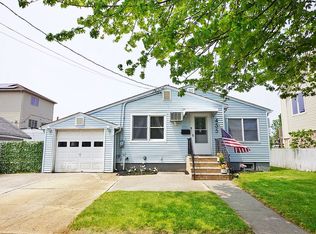 455 Stoneham St, Staten Island, NY 10306