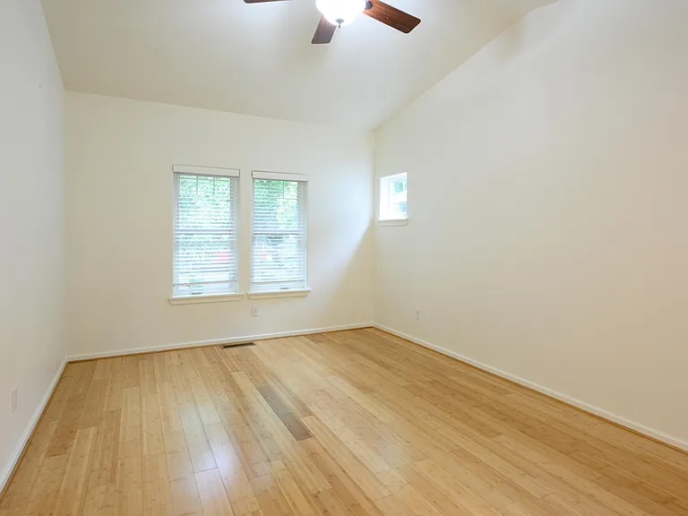 1631 NW Hickory Pl — Photo 17