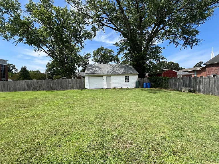 2725 Greendale Ave — Photo 31