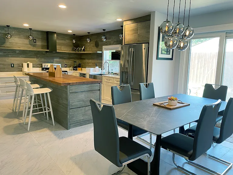 Dining area & Kitchen