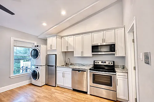 470A E 4th St #4 Photo 1