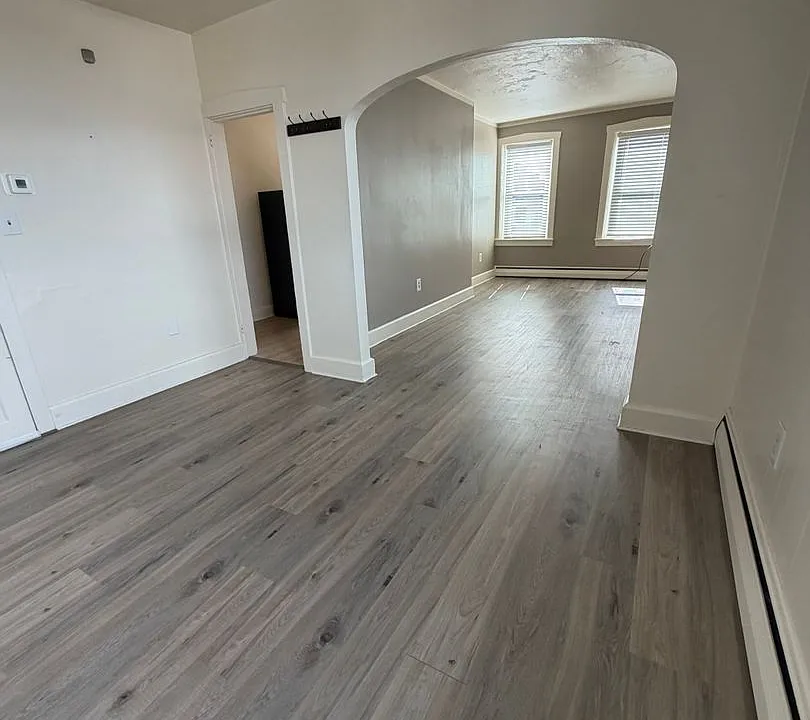 19-21 S Market St