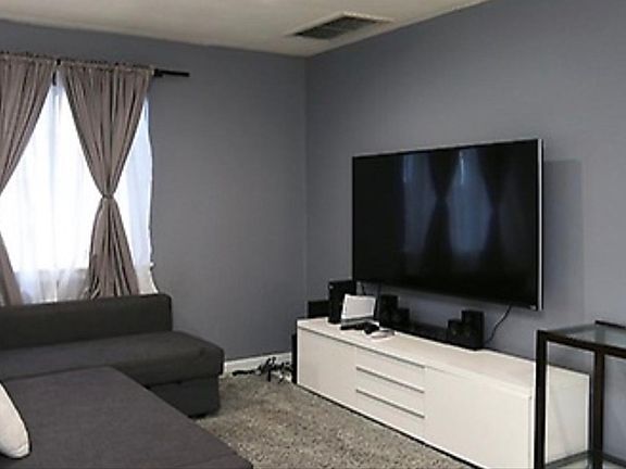 4th image of 8330 White Oak Ave #1/1