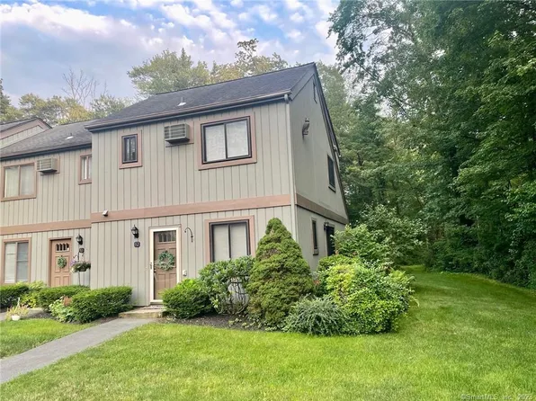 14 Walnut Lane #82, Brookfield, CT 06804