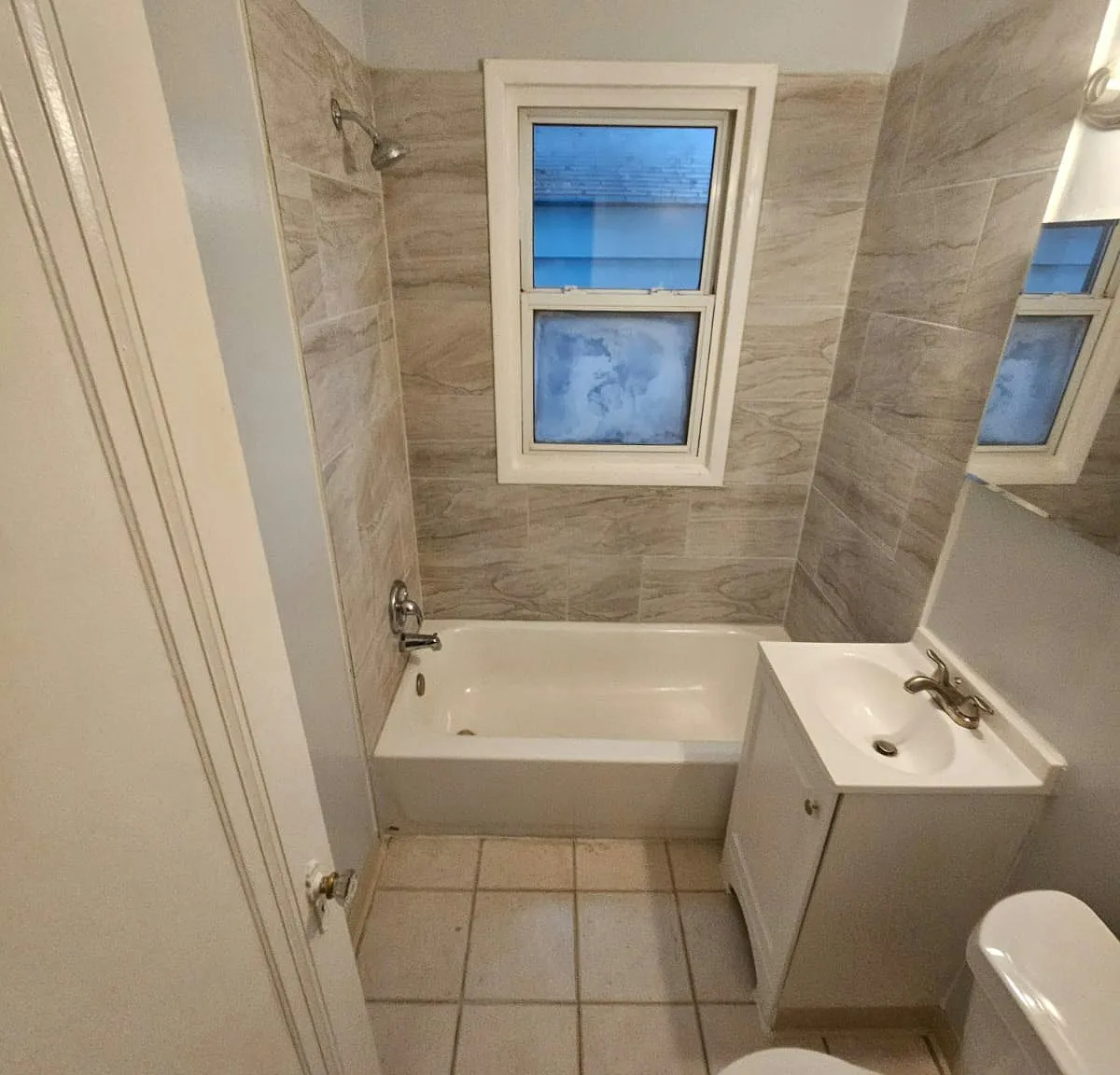 1546 Anne Avenue, Unit 1 — Photo 2