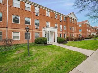 13789 Cedar Rd APT 201, Cleveland, OH 44118