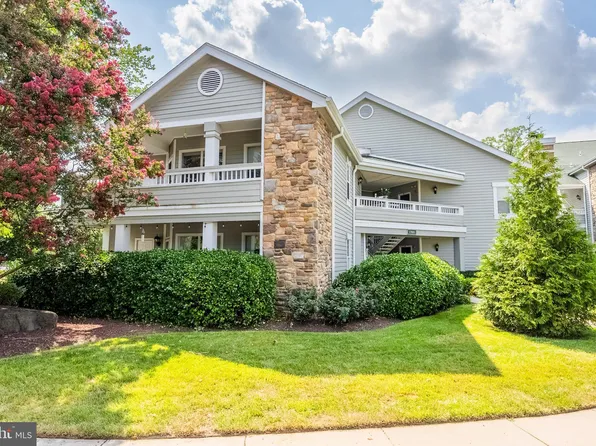 13081 Autumn Woods Way APT 203, Fairfax, VA 22033