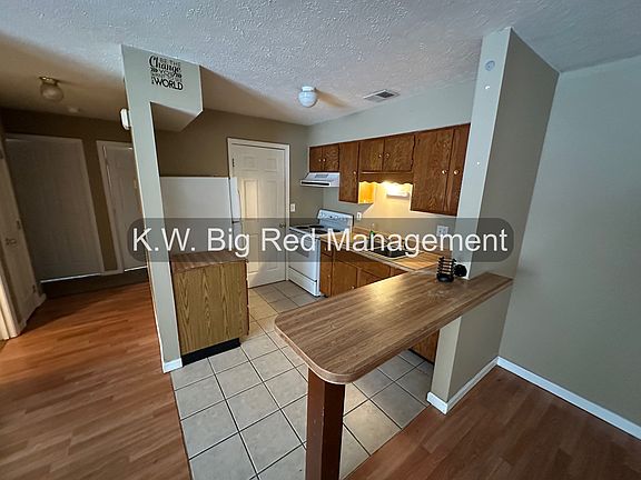 3rd image of 740 Linden St #1