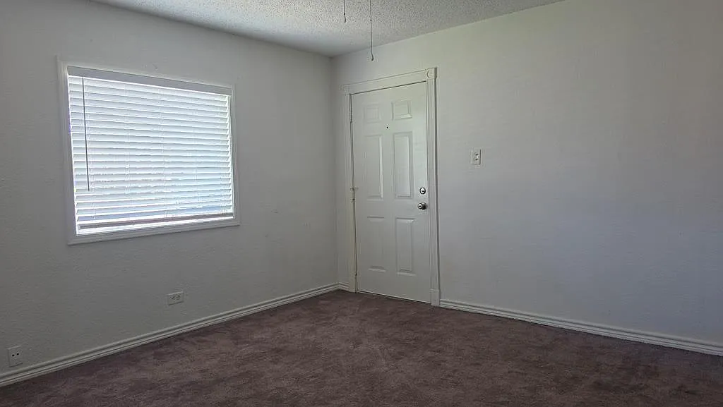 2 bed, 1.0 bath, 676 sqft, $1,400 — Photo 4