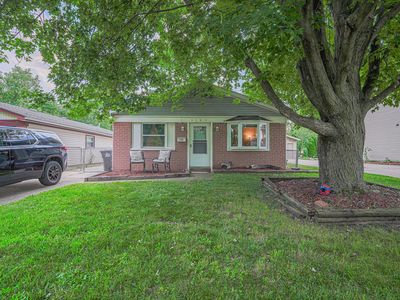 6184 Vivian St, Taylor, MI, 48180