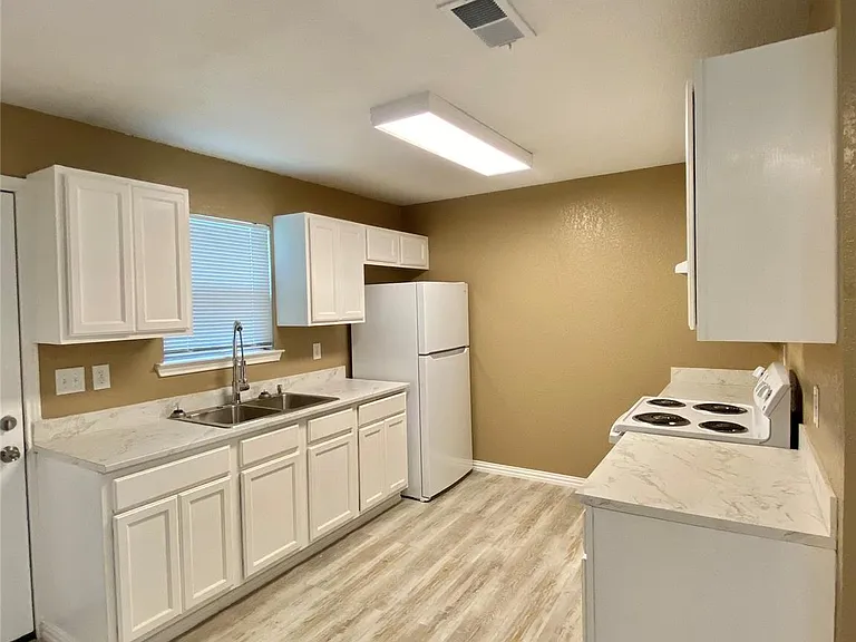 411 Lindley Dr — Photo 4