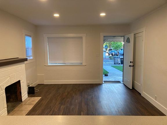 5th image of 1082 Morris Ct
