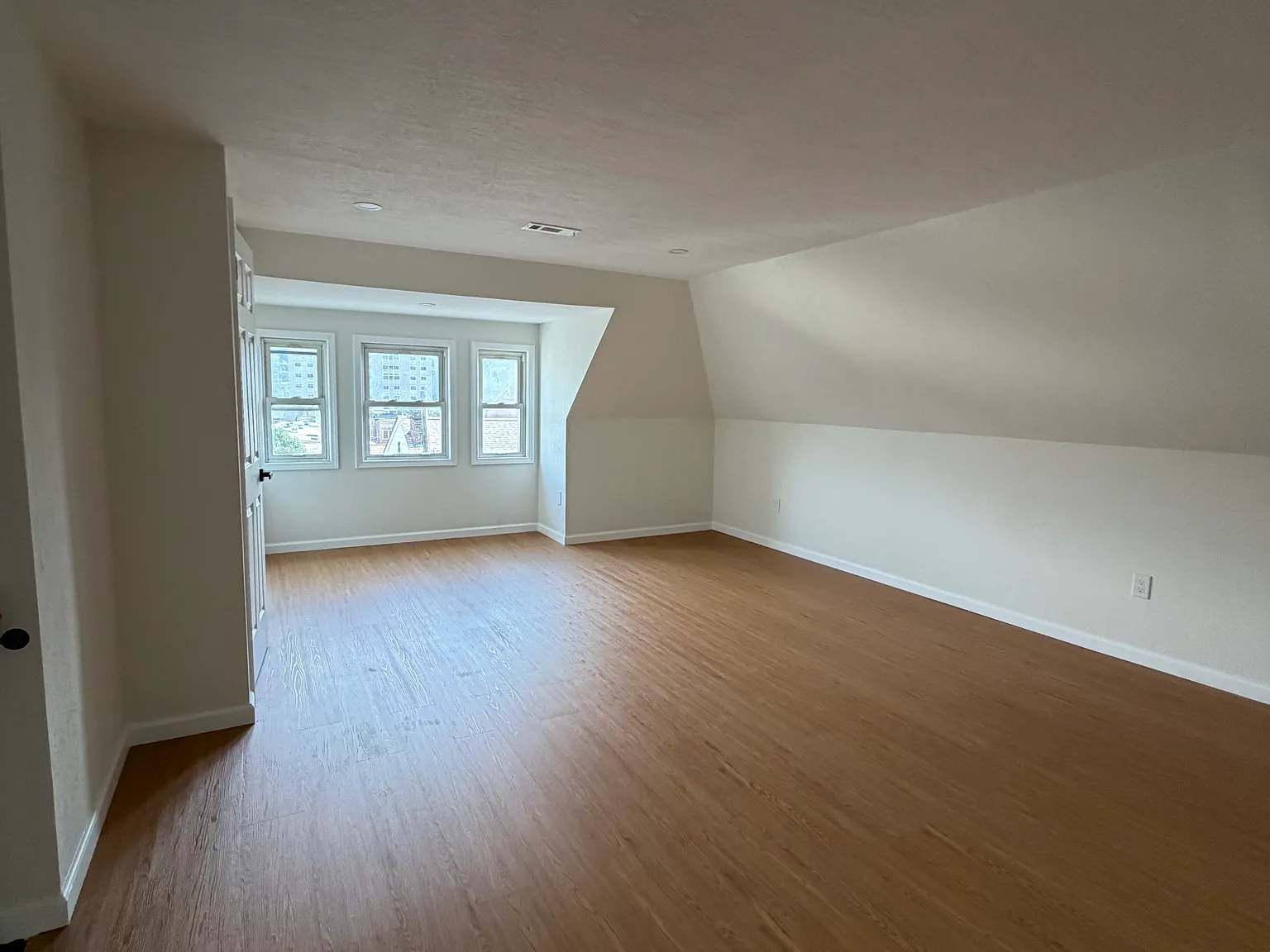 4 bed, 2.5 bath, 2246 sqft, $2,990 — Photo 2