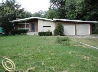 25201 Harcourt St, Farmington Hills, MI 48336
