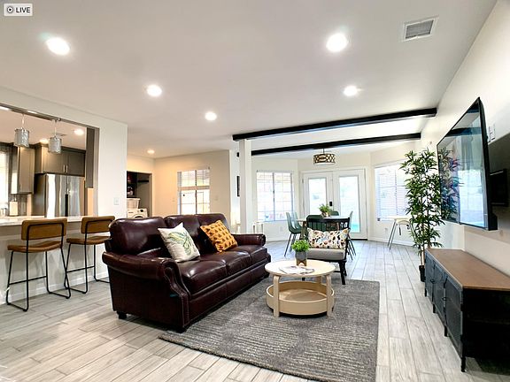 2nd image of 1106 Le Conte Dr