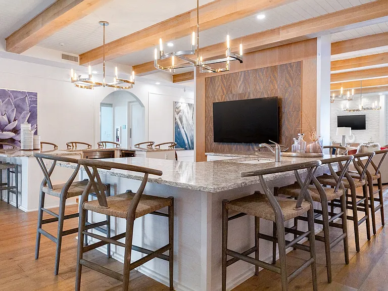 Oasis at Surfside — Photo 15