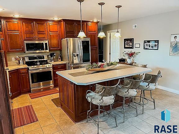 4th image of 722 Britz Dr