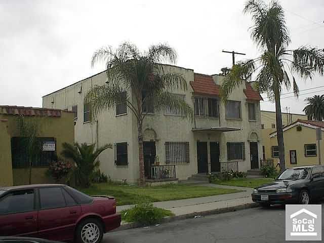 Spanish style 6 plex in Long Beach