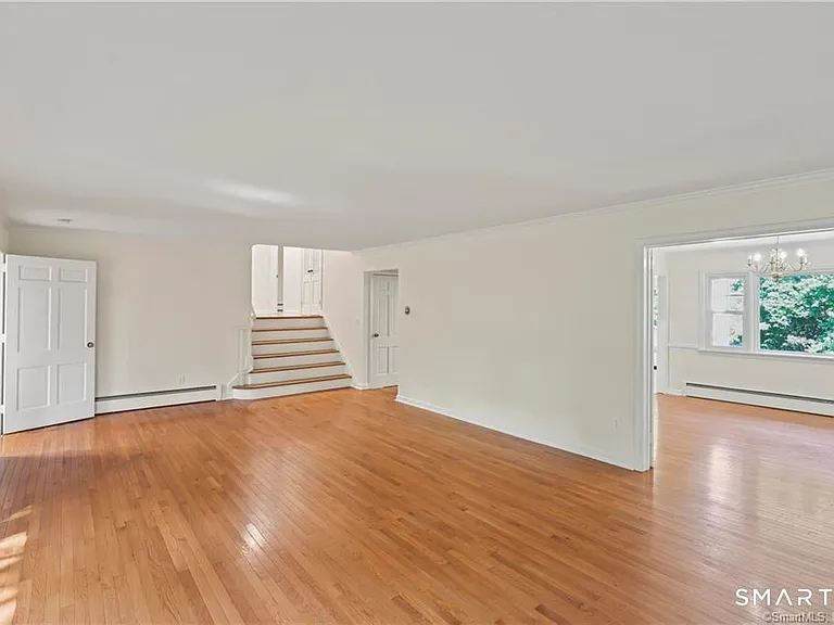 791 Newfield Ave — Photo 5