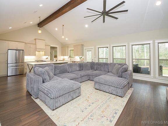 3rd image of 204 County Road 603 Rd