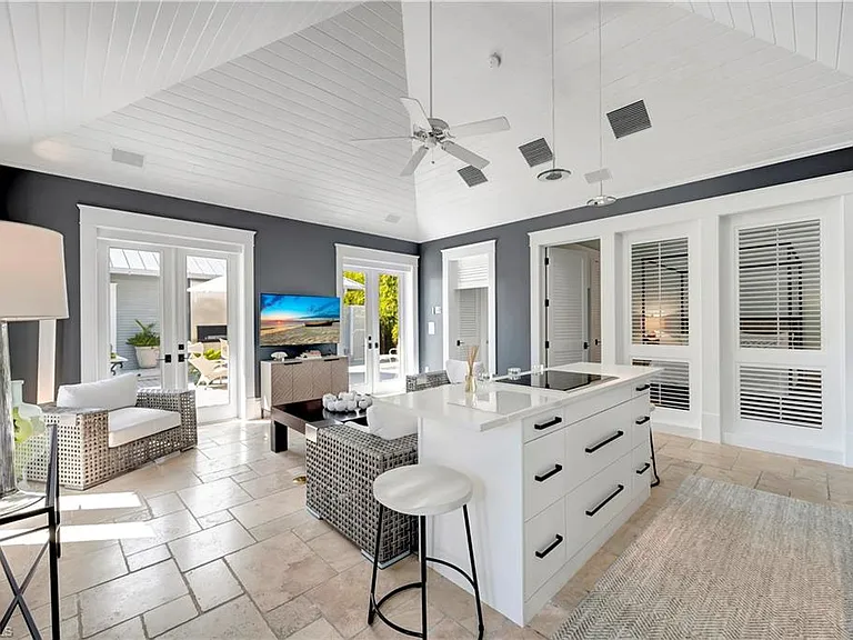 1375 Gordon Dr — Photo 28
