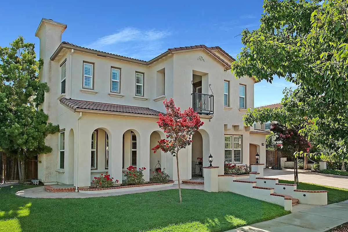 2426 Kobio St photo 1