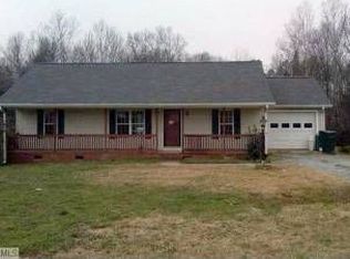 228 Foxcroft Dr, Lexington, NC 27292