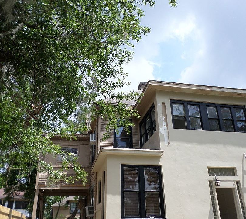 1st image of 2137 Oak St APT 1